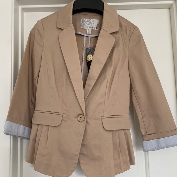 Dynamite Beige Blazer - Picture 1 of 3